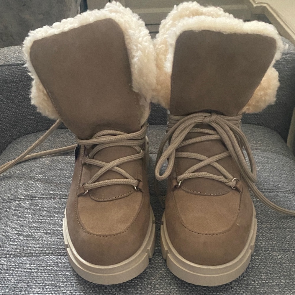 Women's Tan Winter Boots with Faux Fur Lining